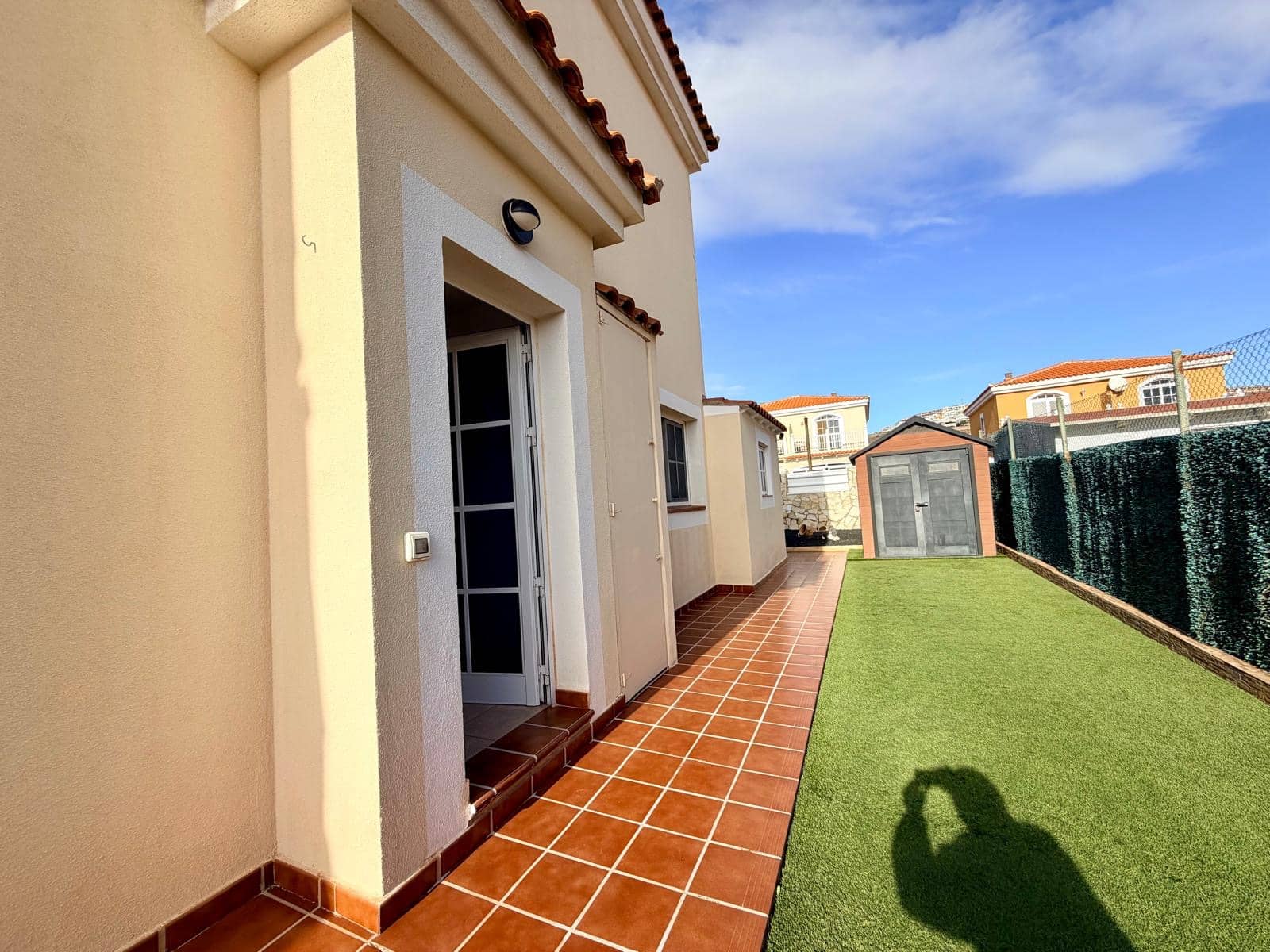 3 makuuhuone Paritalo myytävänä paikassa Caleta de Fuste mukana uima-altaan 
autotalli - 335 000 € (Ref: 9535113)