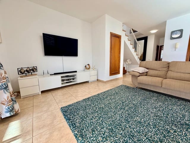 3 makuuhuone Paritalo myytävänä paikassa Caleta de Fuste, Antigua mukana uima-altaan 
autotalli - 335 000 € (Ref: 9535113)