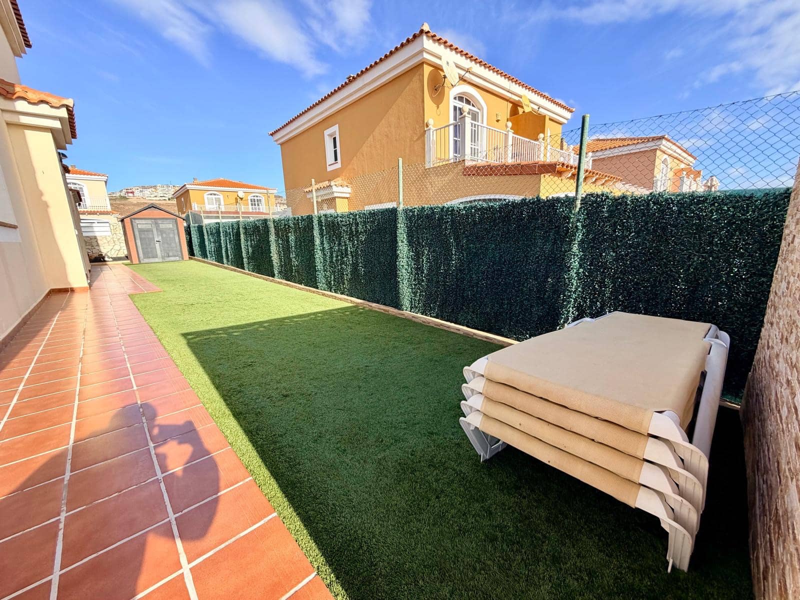 3 makuuhuone Paritalo myytävänä paikassa Caleta de Fuste mukana uima-altaan 
autotalli - 335 000 € (Ref: 9535113)