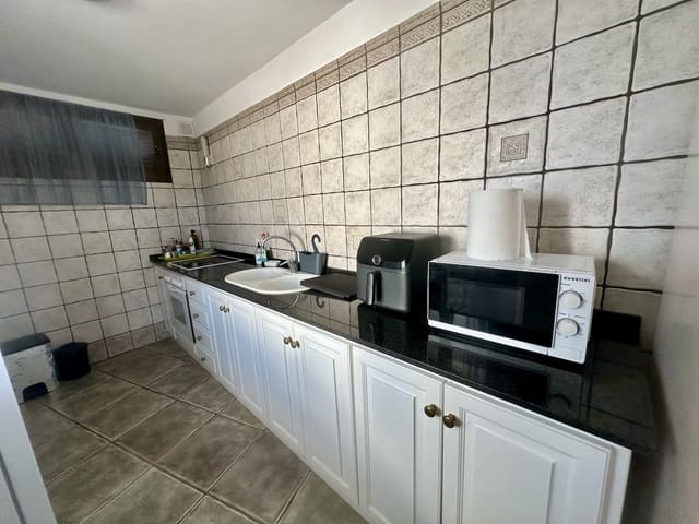 4 soveværelse Bungalow til salg i Famara, Teguise med garage - € 1.050.000 (Ref: 9539509)