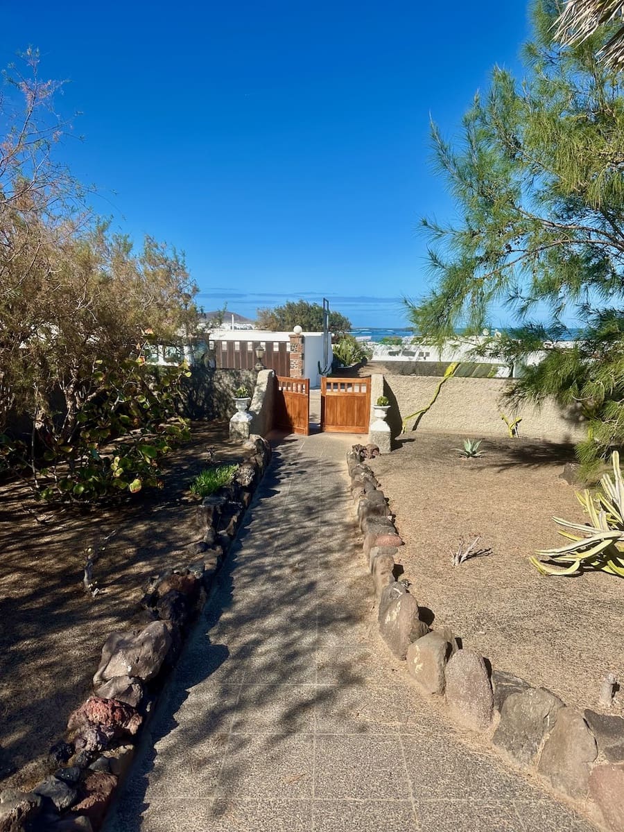 4 soveværelse Bungalow til salg i Famara med garage - € 1.050.000 (Ref: 9539509)