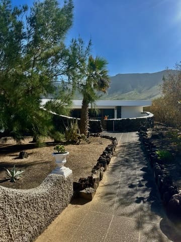 4 soveværelse Bungalow til salg i Famara, Teguise med garage - € 1.050.000 (Ref: 9539509)