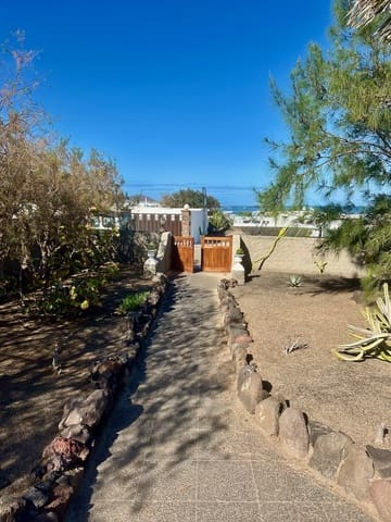 4 soveværelse Bungalow til salg i Famara, Teguise med garage - € 1.050.000 (Ref: 9539509)