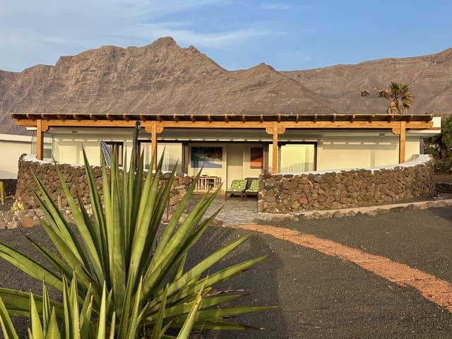 4 chambre Bungalow à vendre à Famara, Teguise - 1 250 000 € (Ref: 9665127)