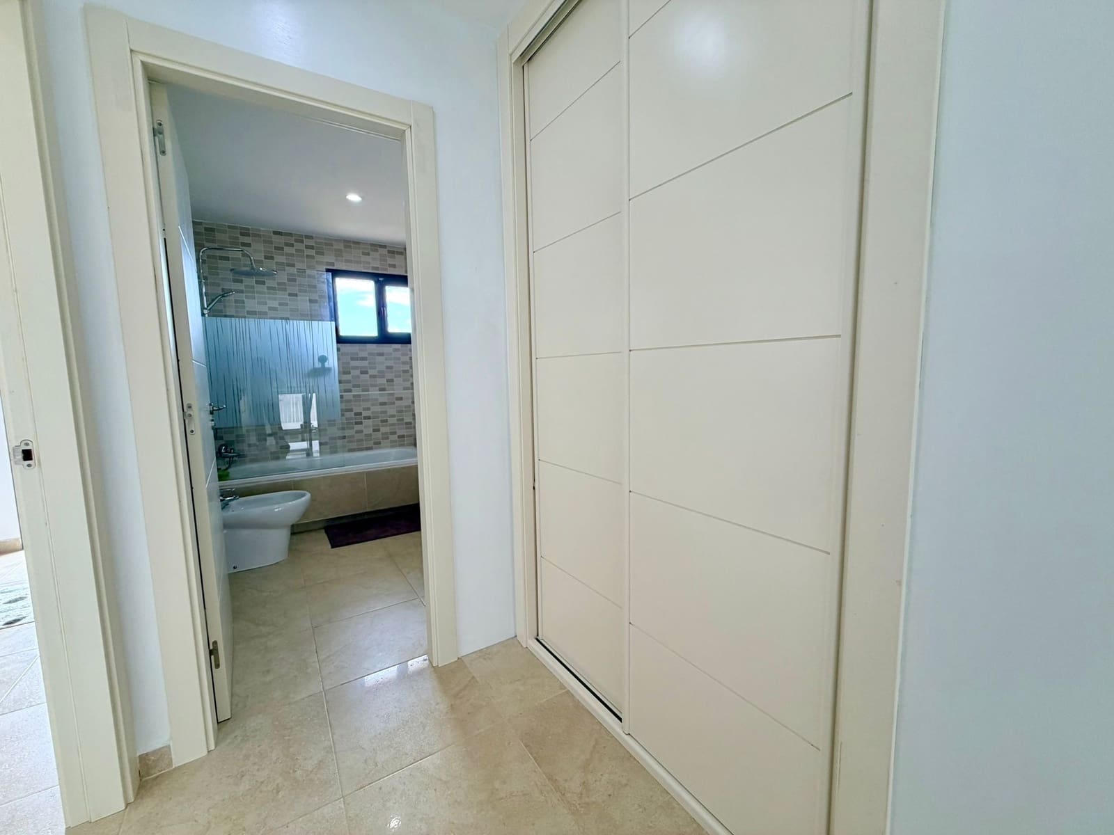 4 soverom Rekkehus til salgs i Caleta de Fuste med svømmebasseng garasje - € 345 000 (Ref: 9678210)