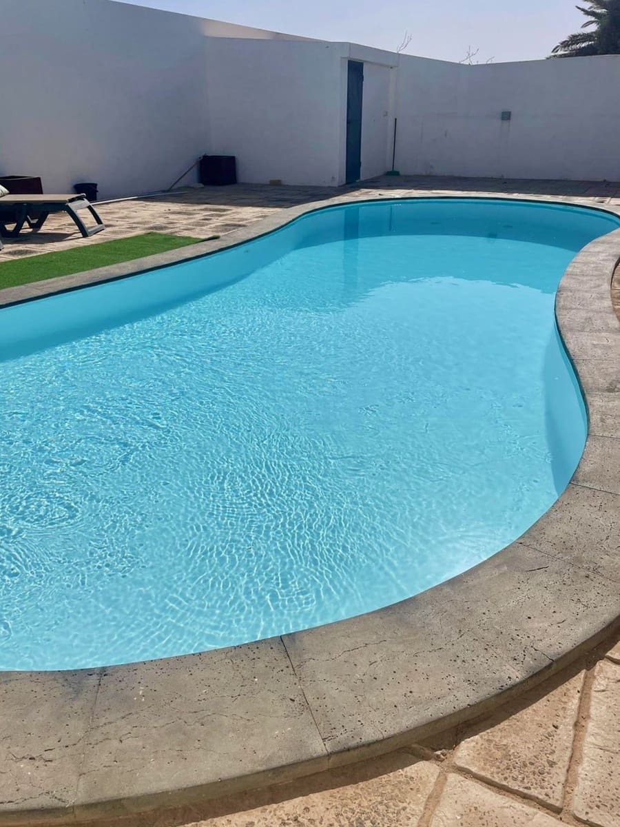 4 soverom Villa til salgs i Costa Teguise med svømmebasseng - € 745 000 (Ref: 9679073)