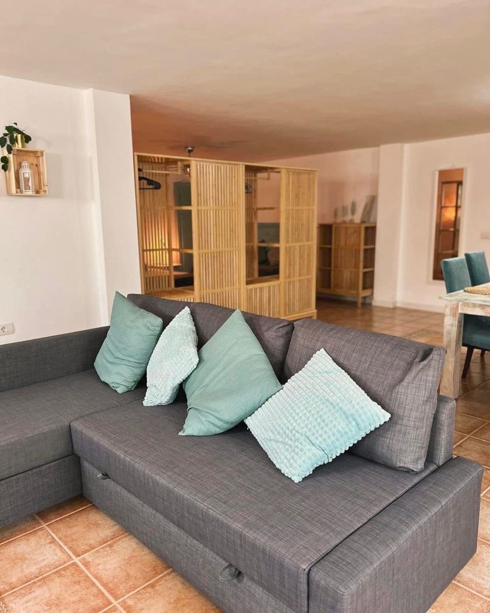 4 soverom Villa til salgs i Costa Teguise med svømmebasseng - € 745 000 (Ref: 9679073)