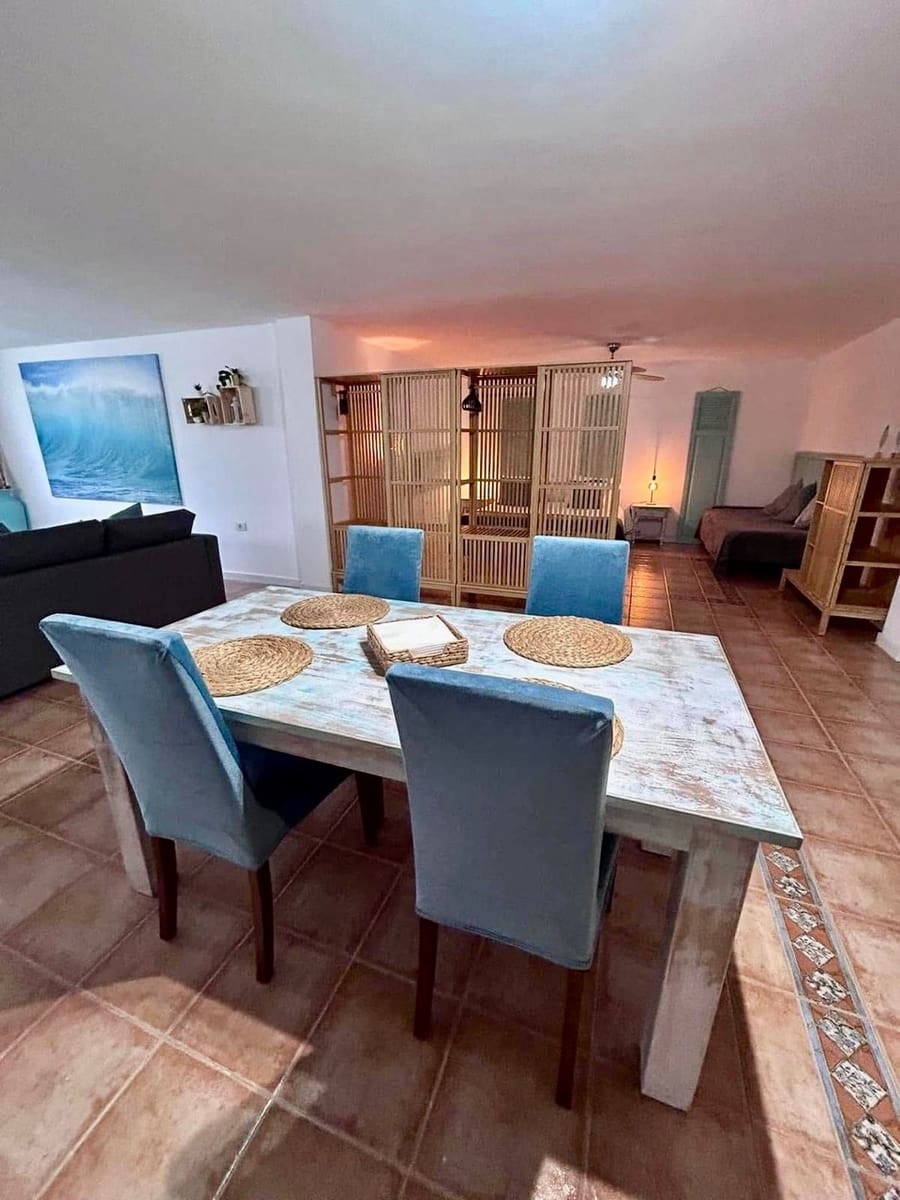 4 soverom Villa til salgs i Costa Teguise med svømmebasseng - € 745 000 (Ref: 9679073)