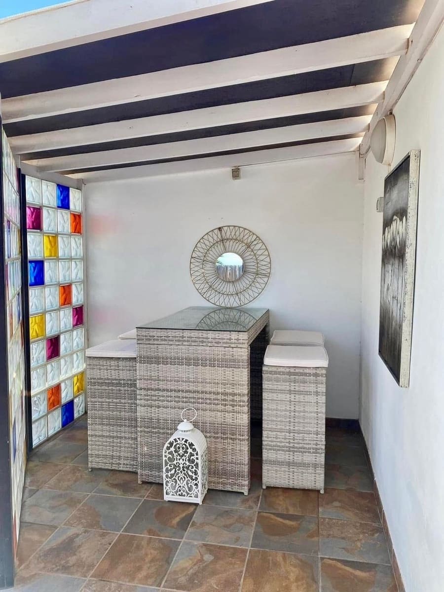 4 soverom Villa til salgs i Costa Teguise med svømmebasseng - € 745 000 (Ref: 9679073)