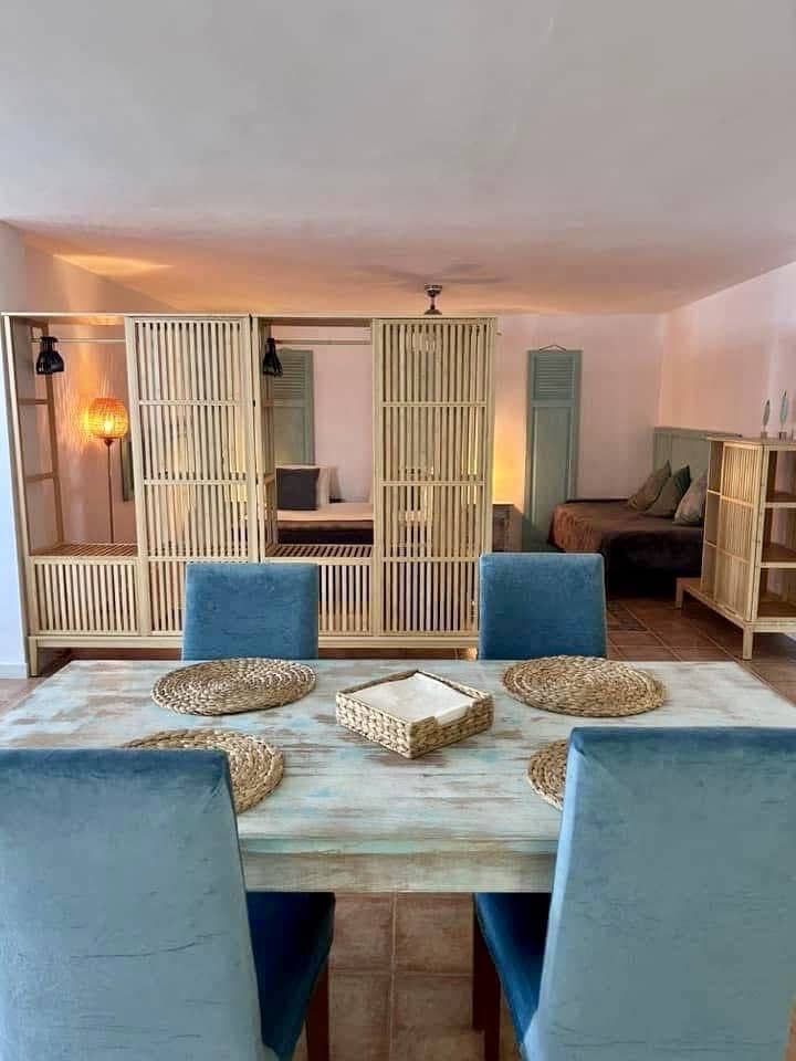 4 soverom Villa til salgs i Costa Teguise med svømmebasseng - € 745 000 (Ref: 9679073)