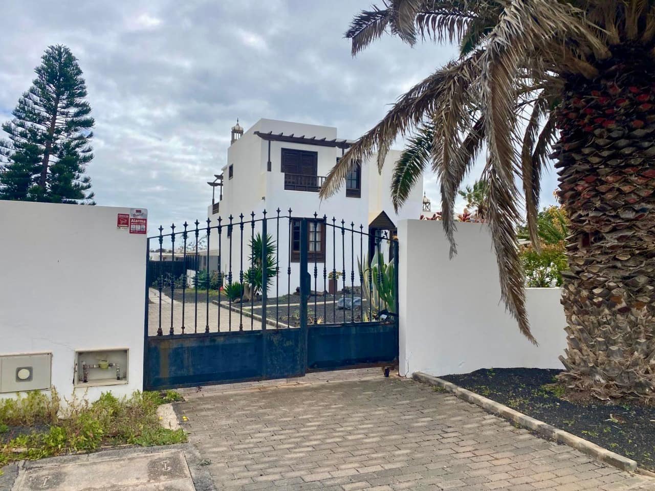 4 soverom Villa til salgs i Costa Teguise med svømmebasseng - € 745 000 (Ref: 9679073)