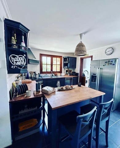 4 soverom Villa til salgs i Costa Teguise, Teguise med svømmebasseng - € 745 000 (Ref: 9679073)