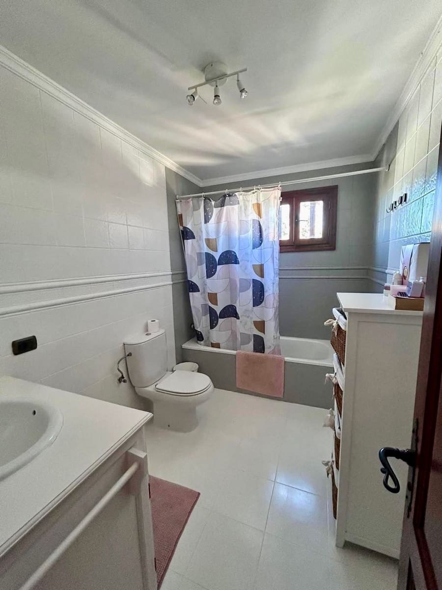 4 soverom Villa til salgs i Costa Teguise med svømmebasseng - € 745 000 (Ref: 9679073)