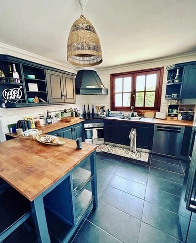 4 soverom Villa til salgs i Costa Teguise, Teguise med svømmebasseng - € 745 000 (Ref: 9679073)