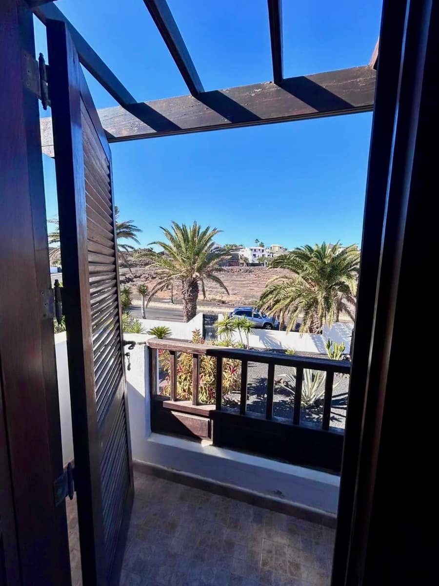 4 soverom Villa til salgs i Costa Teguise med svømmebasseng - € 745 000 (Ref: 9679073)