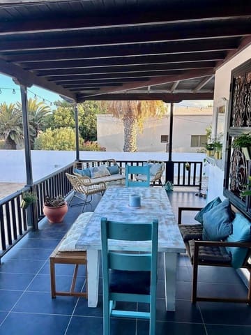 4 soverom Villa til salgs i Costa Teguise, Teguise med svømmebasseng - € 745 000 (Ref: 9679073)