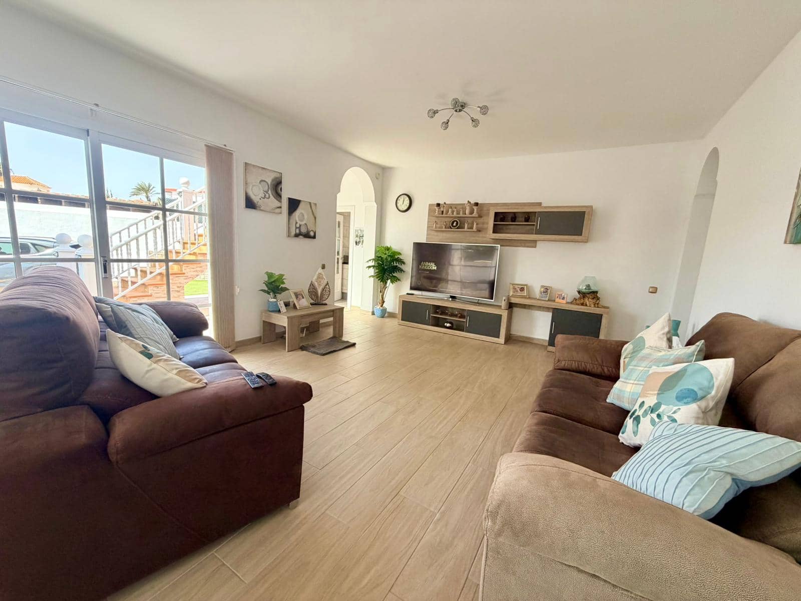 4 bedroom Villa for sale in Caleta de Fuste with pool garage - € 570,000 (Ref: 9699931)