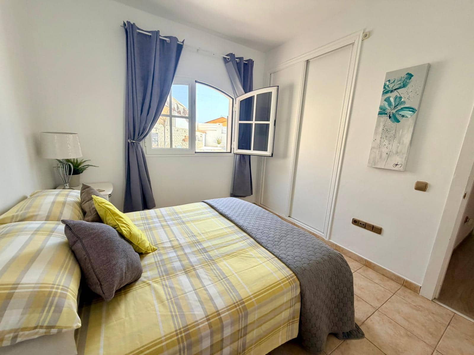 4 bedroom Villa for sale in Caleta de Fuste with pool garage - € 570,000 (Ref: 9699931)