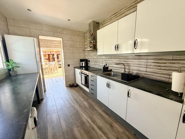 4 slaapkamer Villa te koop in Caleta de Fuste, Antigua met zwembad garage - € 570.000 (Ref: 9699931)