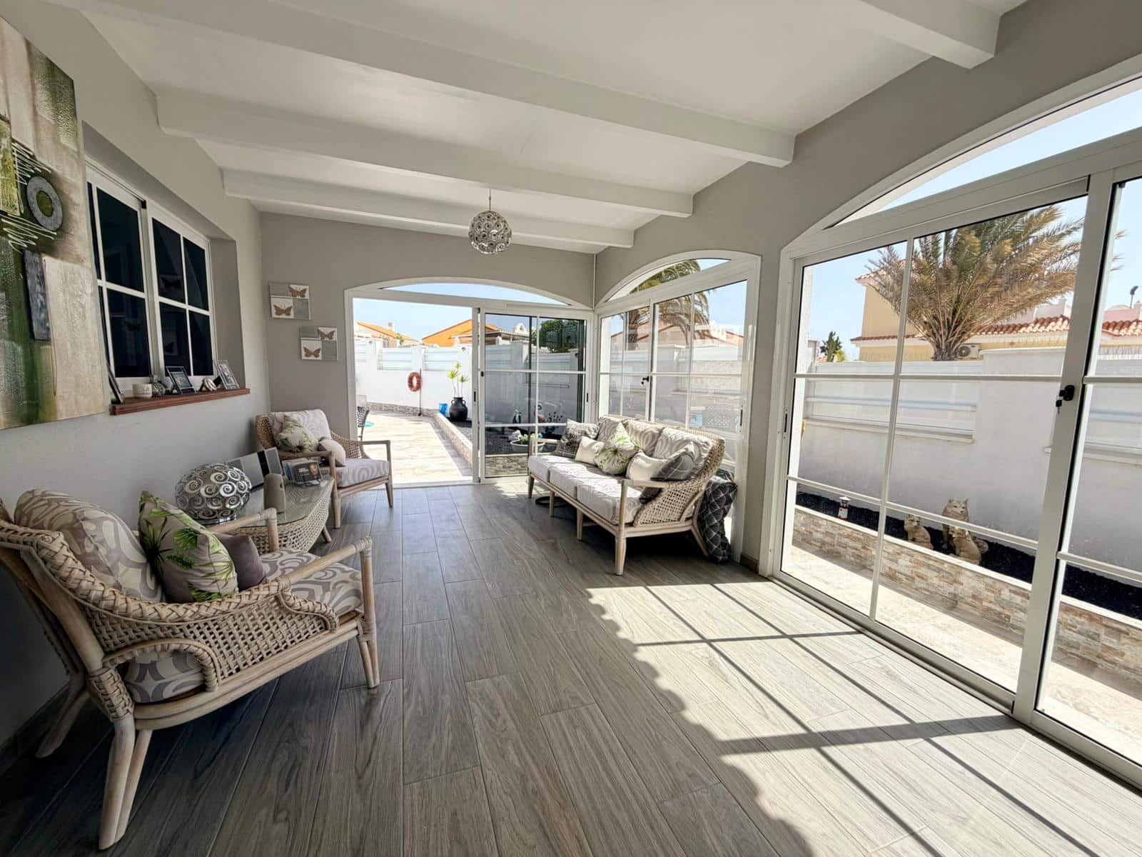 4 bedroom Villa for sale in Caleta de Fuste with pool garage - € 570,000 (Ref: 9699931)