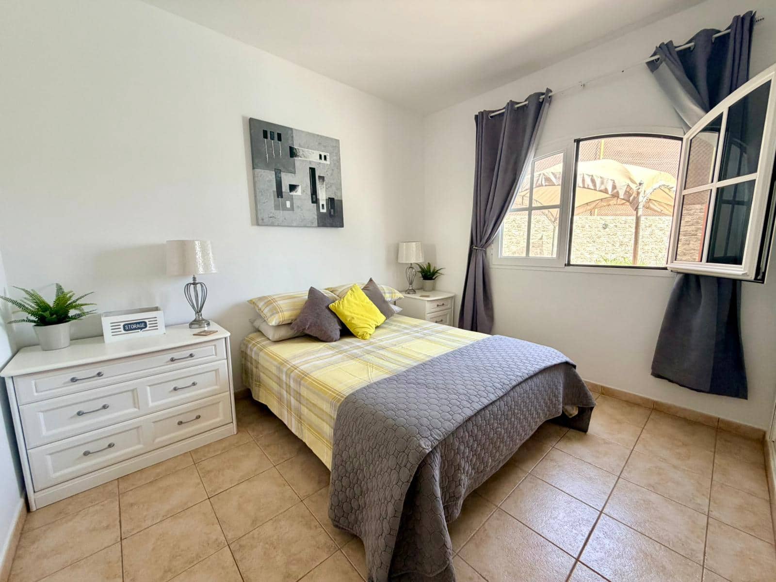 4 bedroom Villa for sale in Caleta de Fuste with pool garage - € 570,000 (Ref: 9699931)