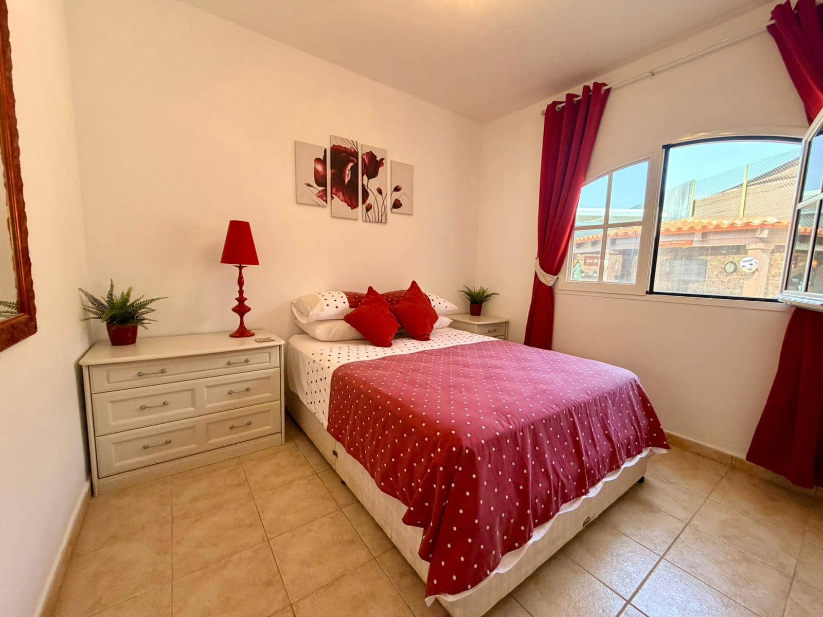 4 bedroom Villa for sale in Caleta de Fuste with pool garage - € 570,000 (Ref: 9699931)