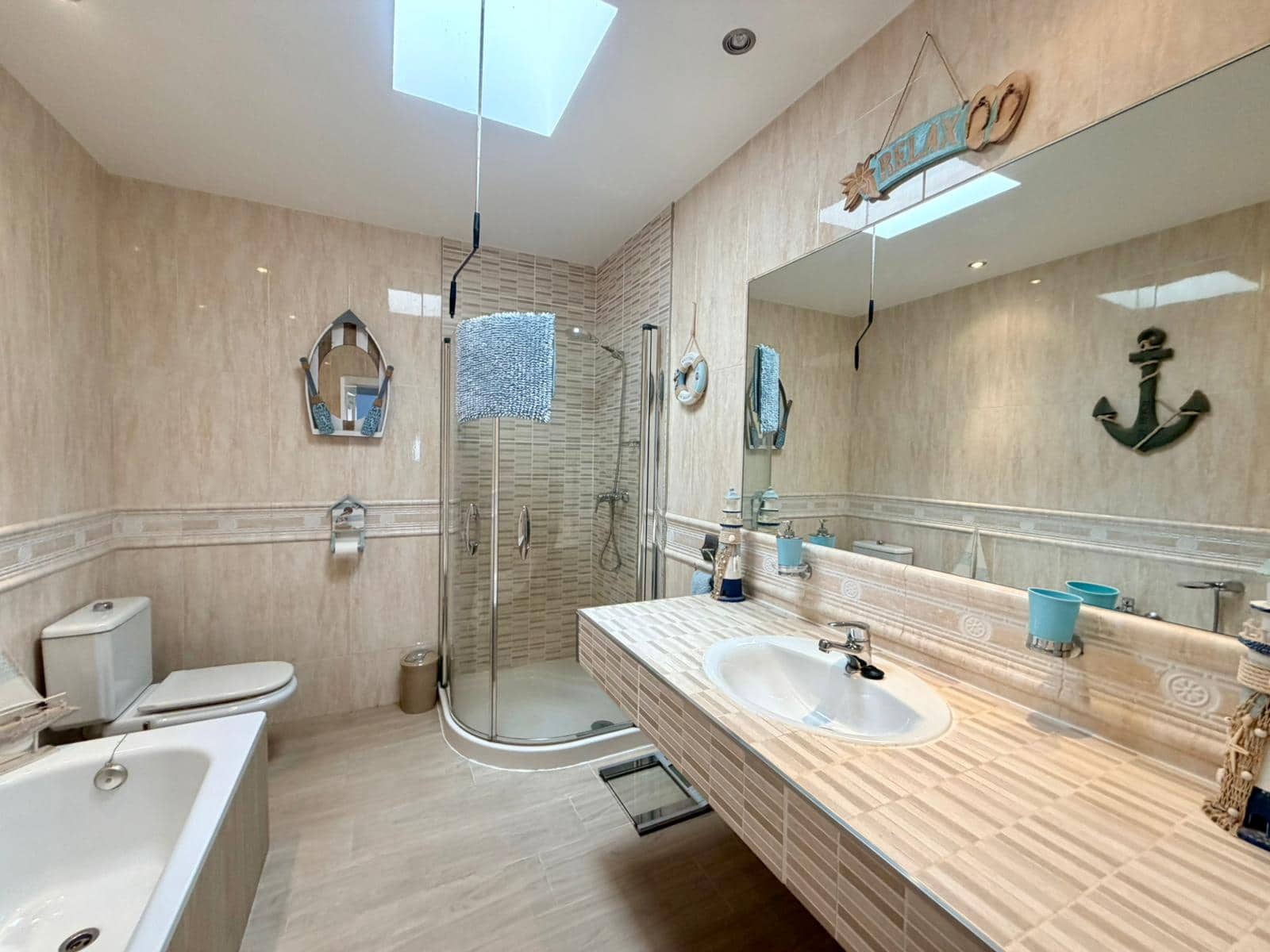 4 bedroom Villa for sale in Caleta de Fuste with pool garage - € 570,000 (Ref: 9699931)