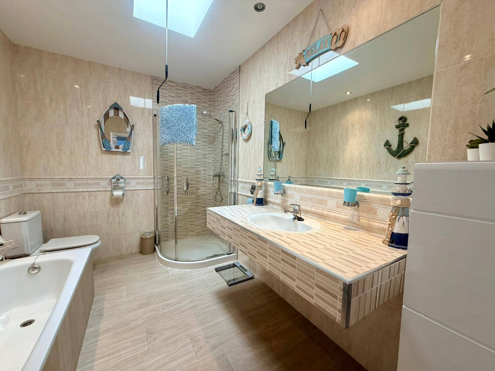 4 bedroom Villa for sale in Caleta de Fuste with pool garage - € 570,000 (Ref: 9699931)