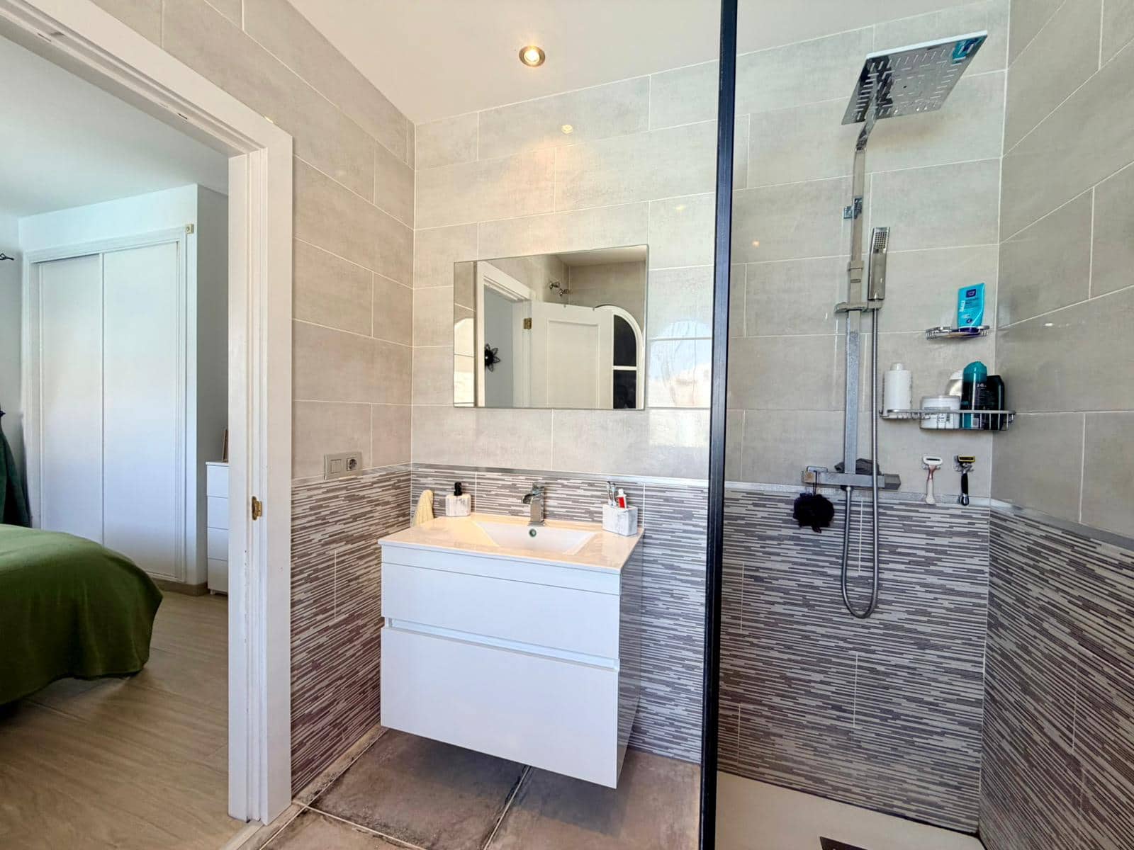 4 bedroom Villa for sale in Caleta de Fuste with pool garage - € 570,000 (Ref: 9699931)