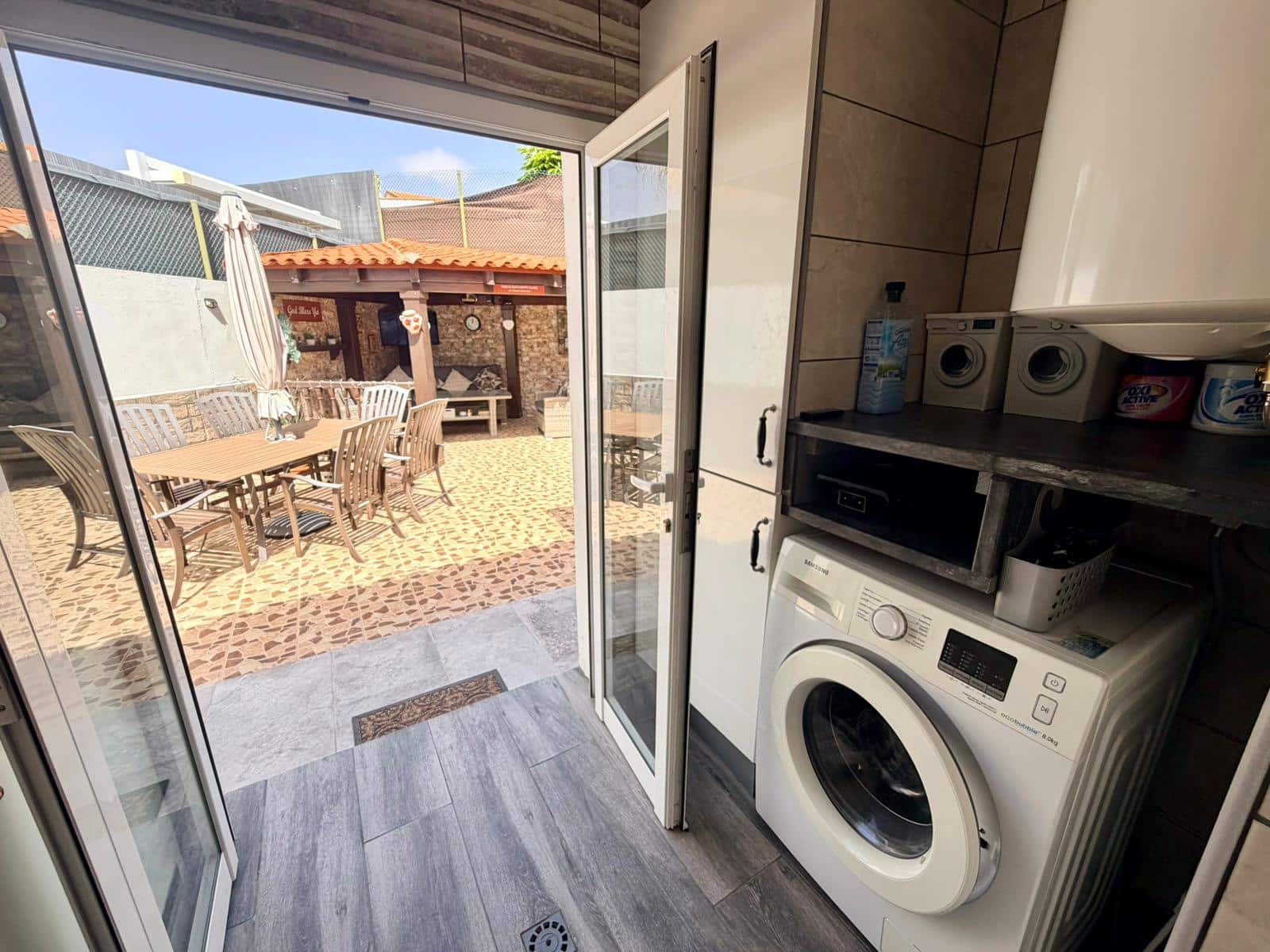 4 bedroom Villa for sale in Caleta de Fuste with pool garage - € 570,000 (Ref: 9699931)