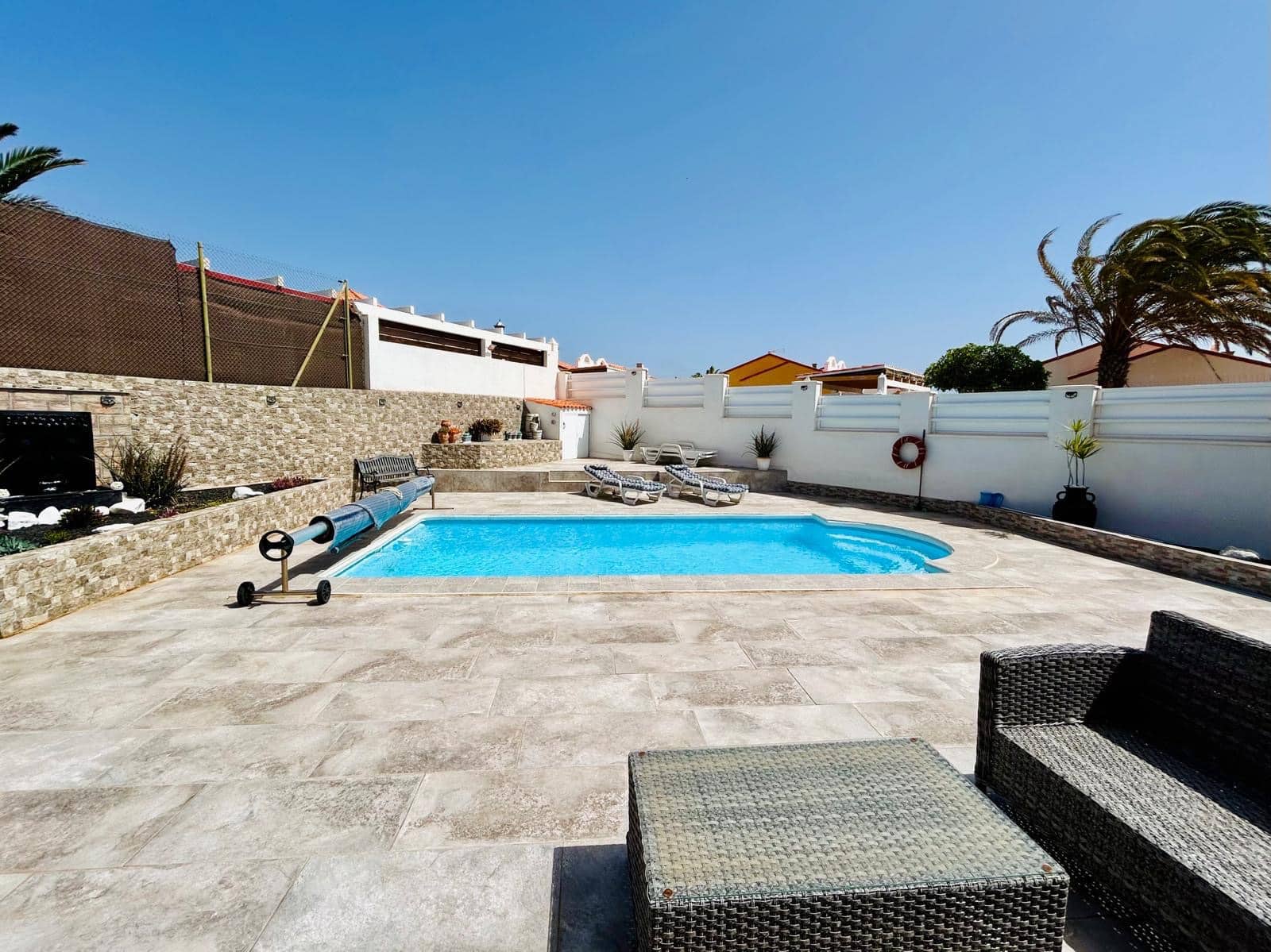 4 bedroom Villa for sale in Caleta de Fuste with pool garage - € 570,000 (Ref: 9699931)