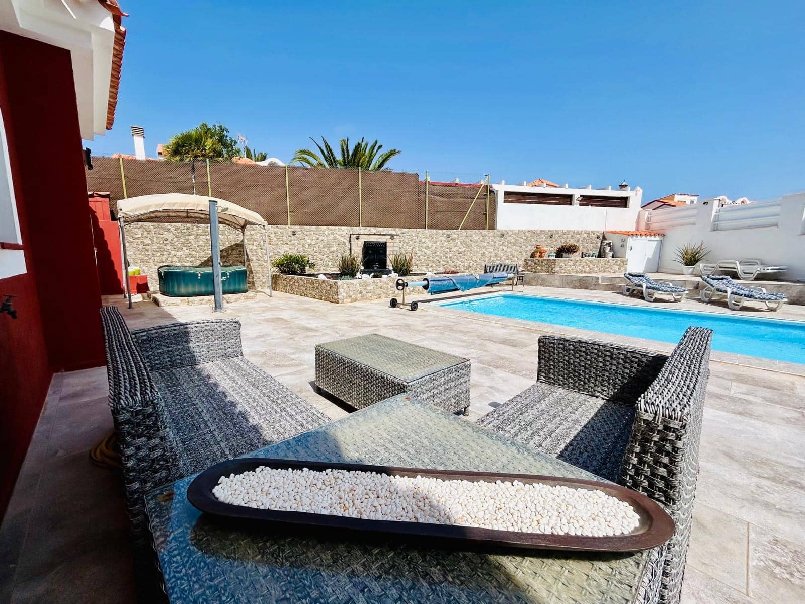 4 bedroom Villa for sale in Caleta de Fuste with pool garage - € 570,000 (Ref: 9699931)