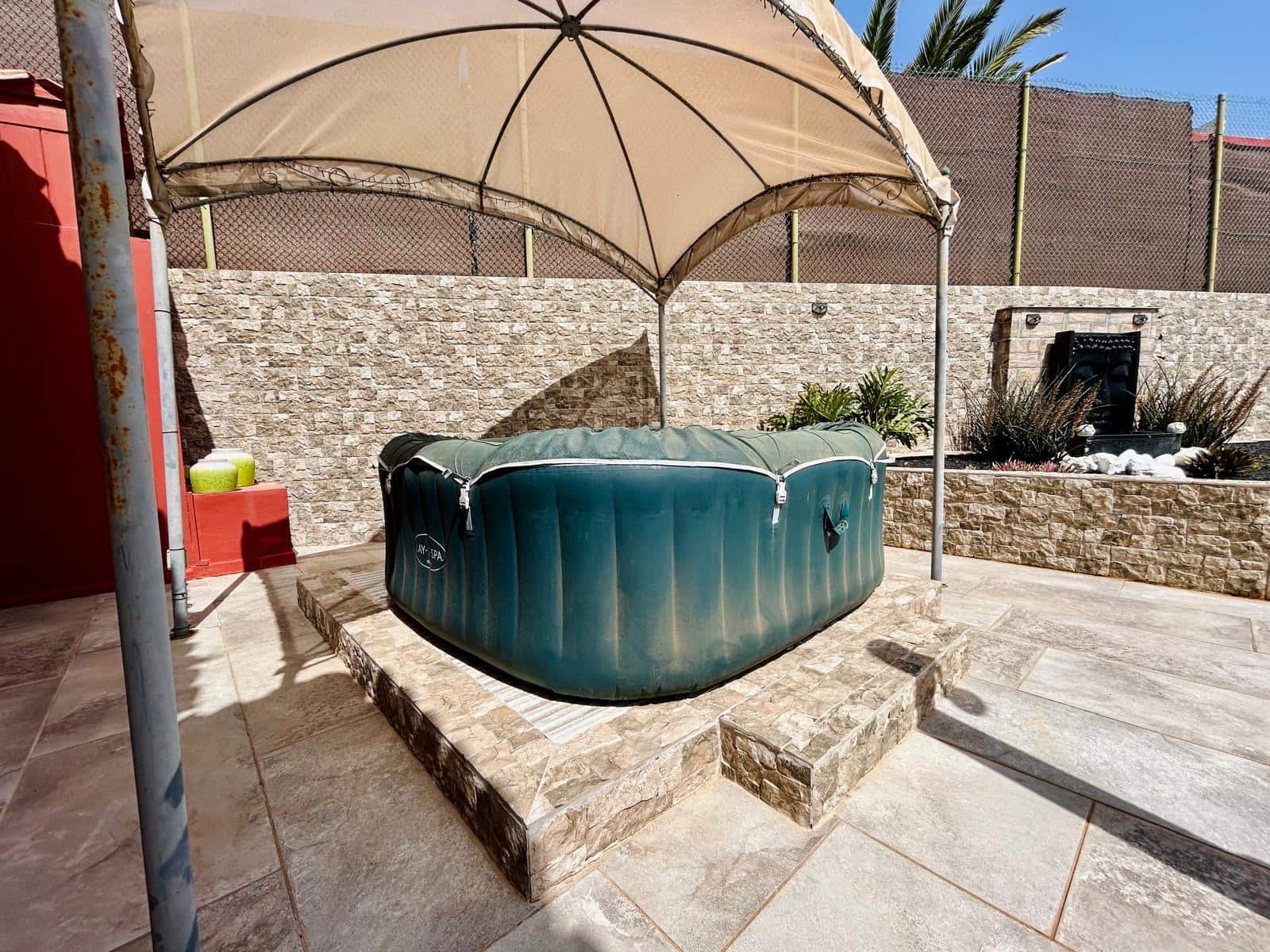 4 bedroom Villa for sale in Caleta de Fuste with pool garage - € 570,000 (Ref: 9699931)