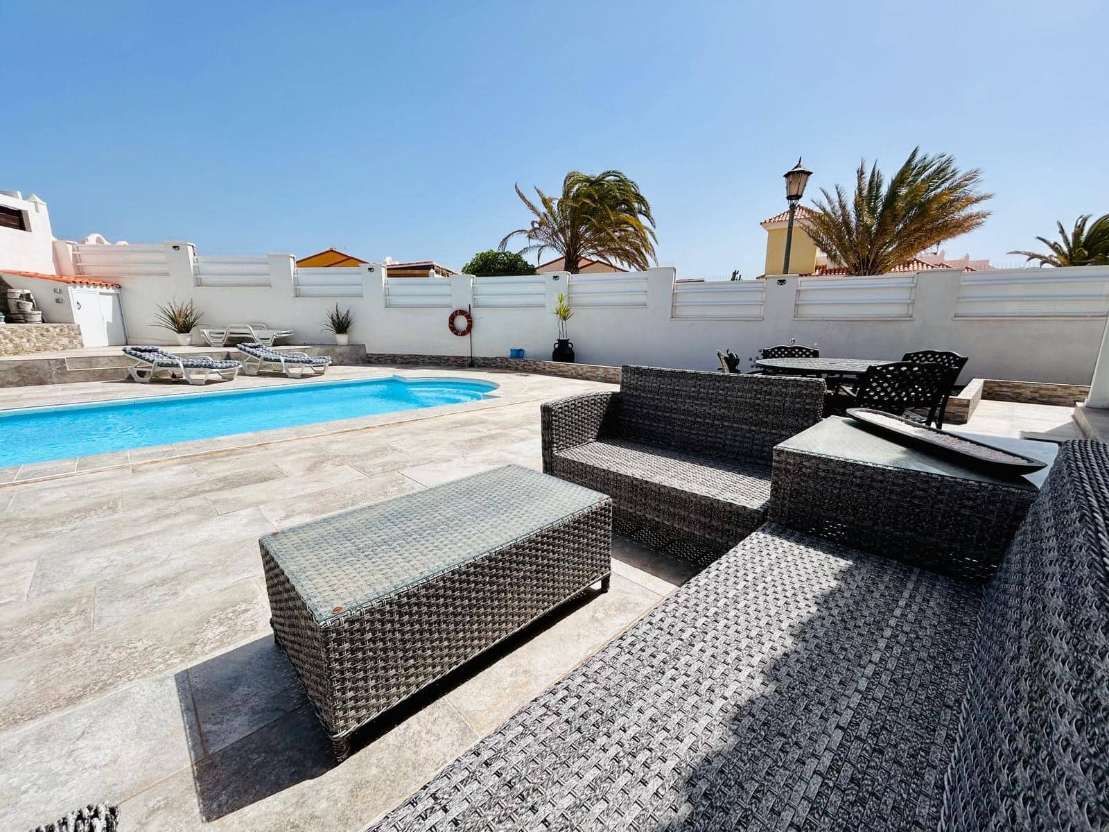 4 bedroom Villa for sale in Caleta de Fuste with pool garage - € 570,000 (Ref: 9699931)