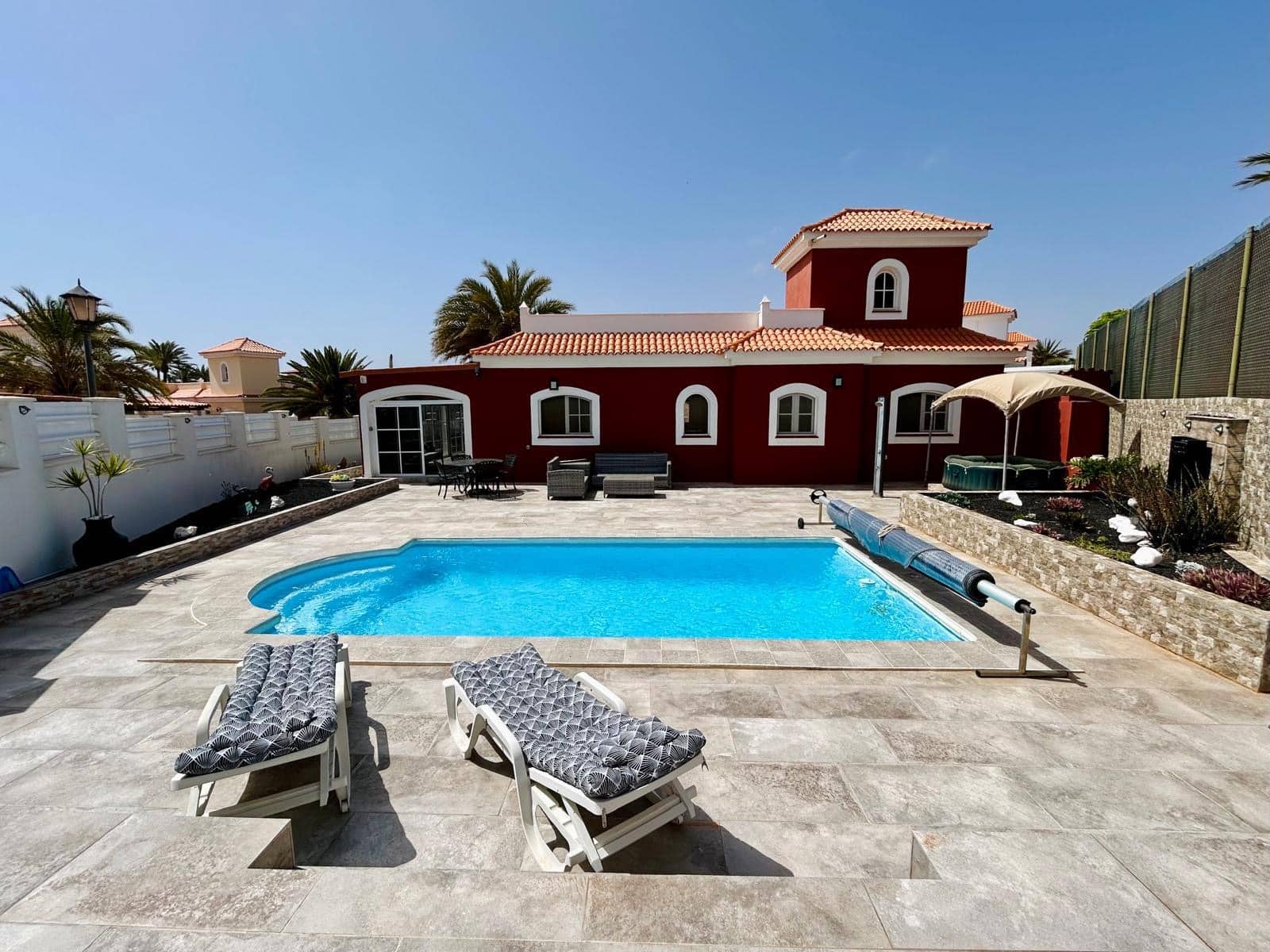 4 bedroom Villa for sale in Caleta de Fuste with pool garage - € 570,000 (Ref: 9699931)