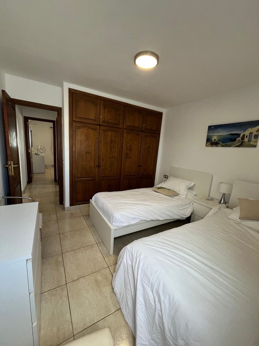 4 bedroom Villa for sale in Playa Blanca with pool - € 499,000 (Ref: 9720532)