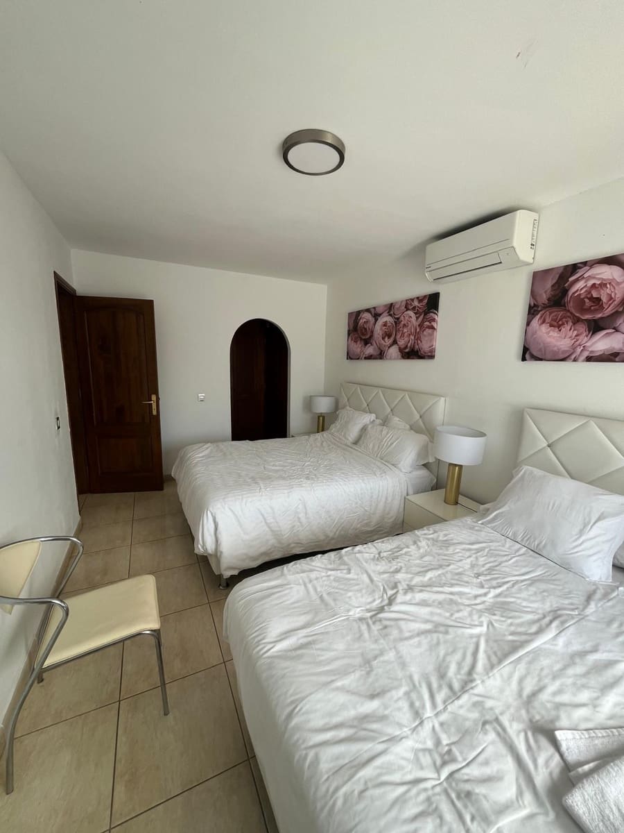 4 bedroom Villa for sale in Playa Blanca with pool - € 499,000 (Ref: 9720532)