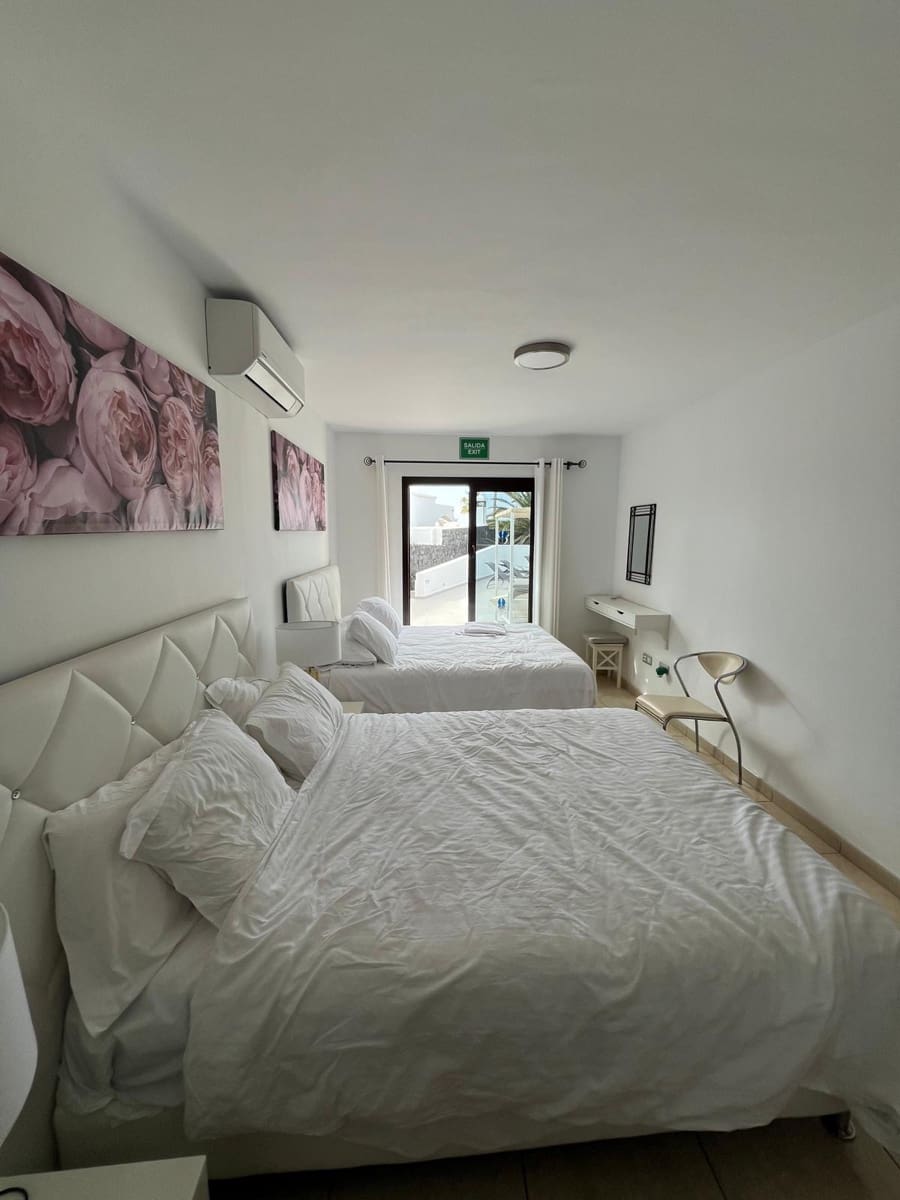 4 bedroom Villa for sale in Playa Blanca with pool - € 499,000 (Ref: 9720532)