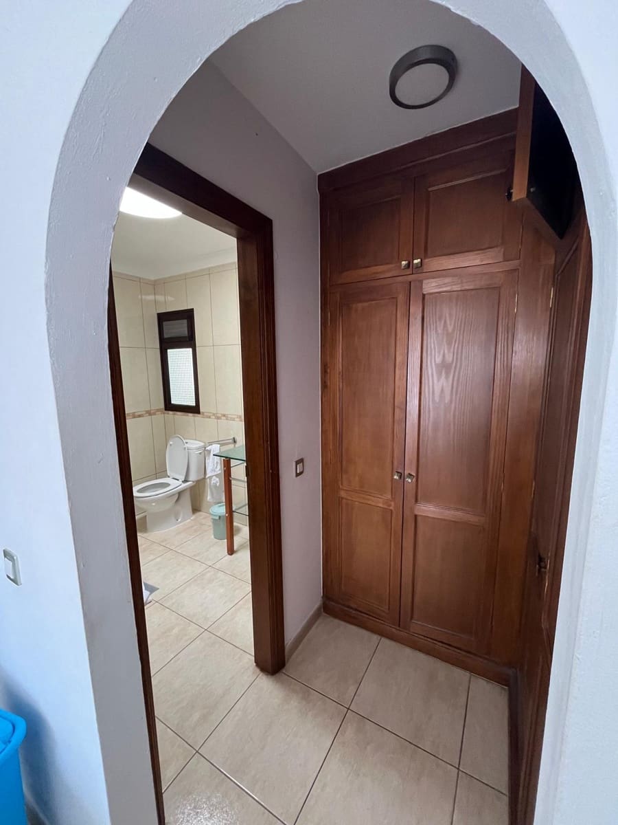 4 bedroom Villa for sale in Playa Blanca with pool - € 499,000 (Ref: 9720532)