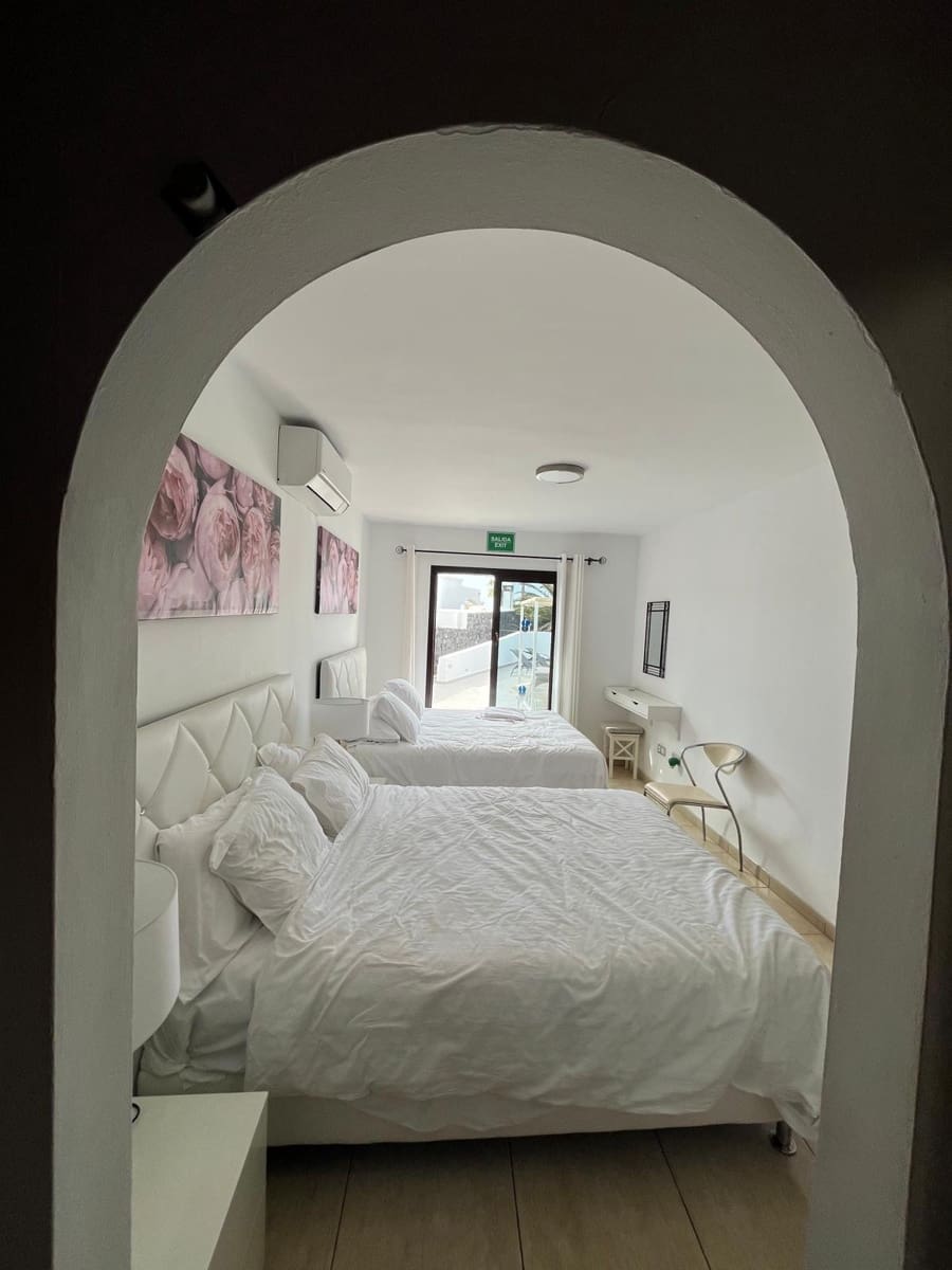 4 bedroom Villa for sale in Playa Blanca with pool - € 499,000 (Ref: 9720532)