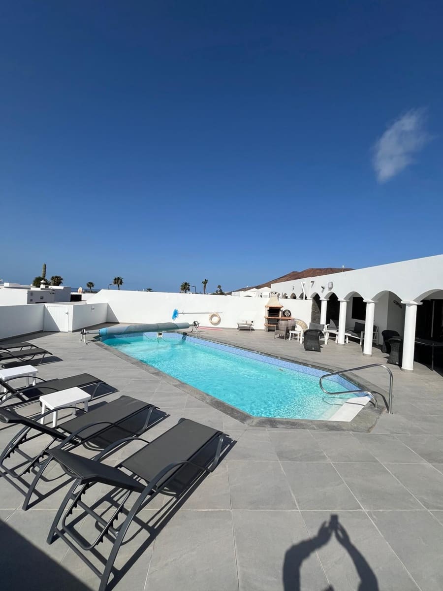 4 bedroom Villa for sale in Playa Blanca with pool - € 499,000 (Ref: 9720532)