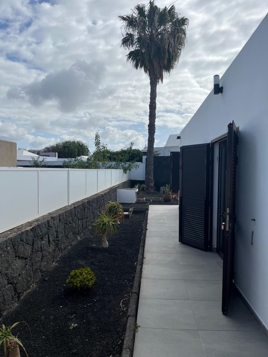 4 bedroom Villa for sale in Playa Blanca with pool - € 499,000 (Ref: 9720532)