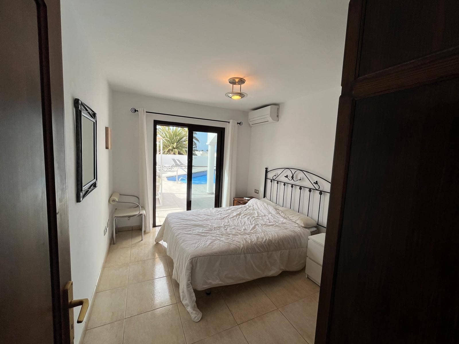 4 bedroom Villa for sale in Playa Blanca with pool - € 499,000 (Ref: 9720532)