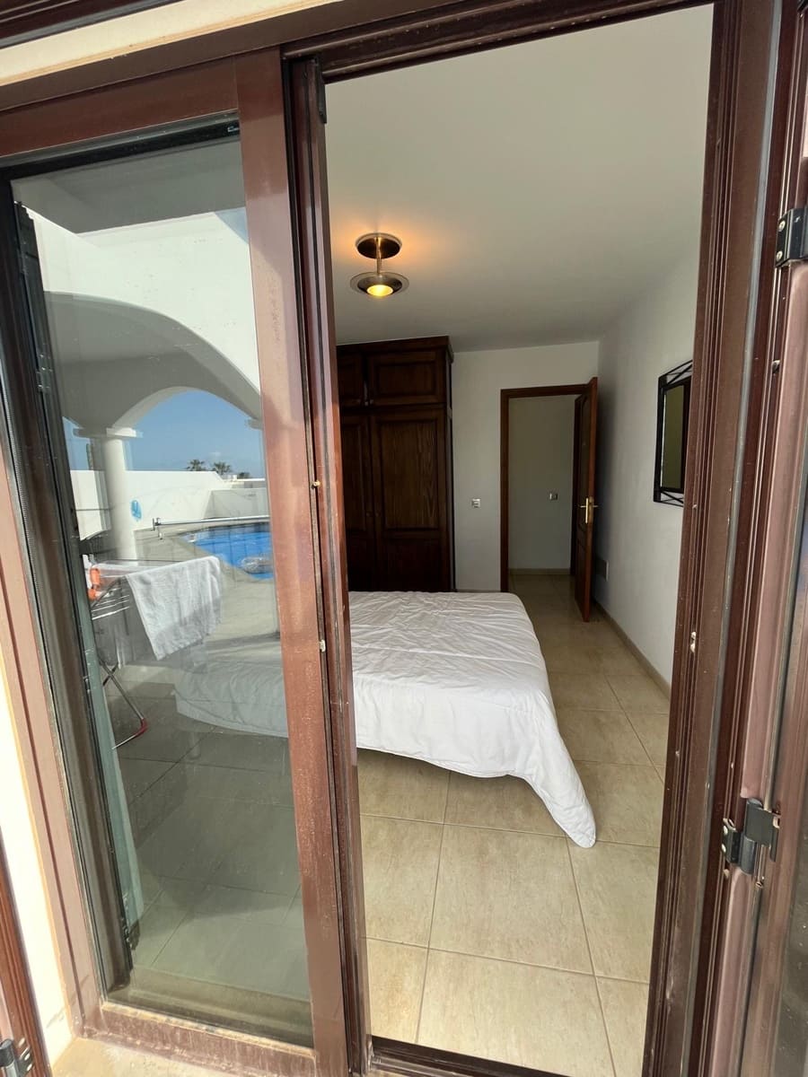 4 bedroom Villa for sale in Playa Blanca with pool - € 499,000 (Ref: 9720532)