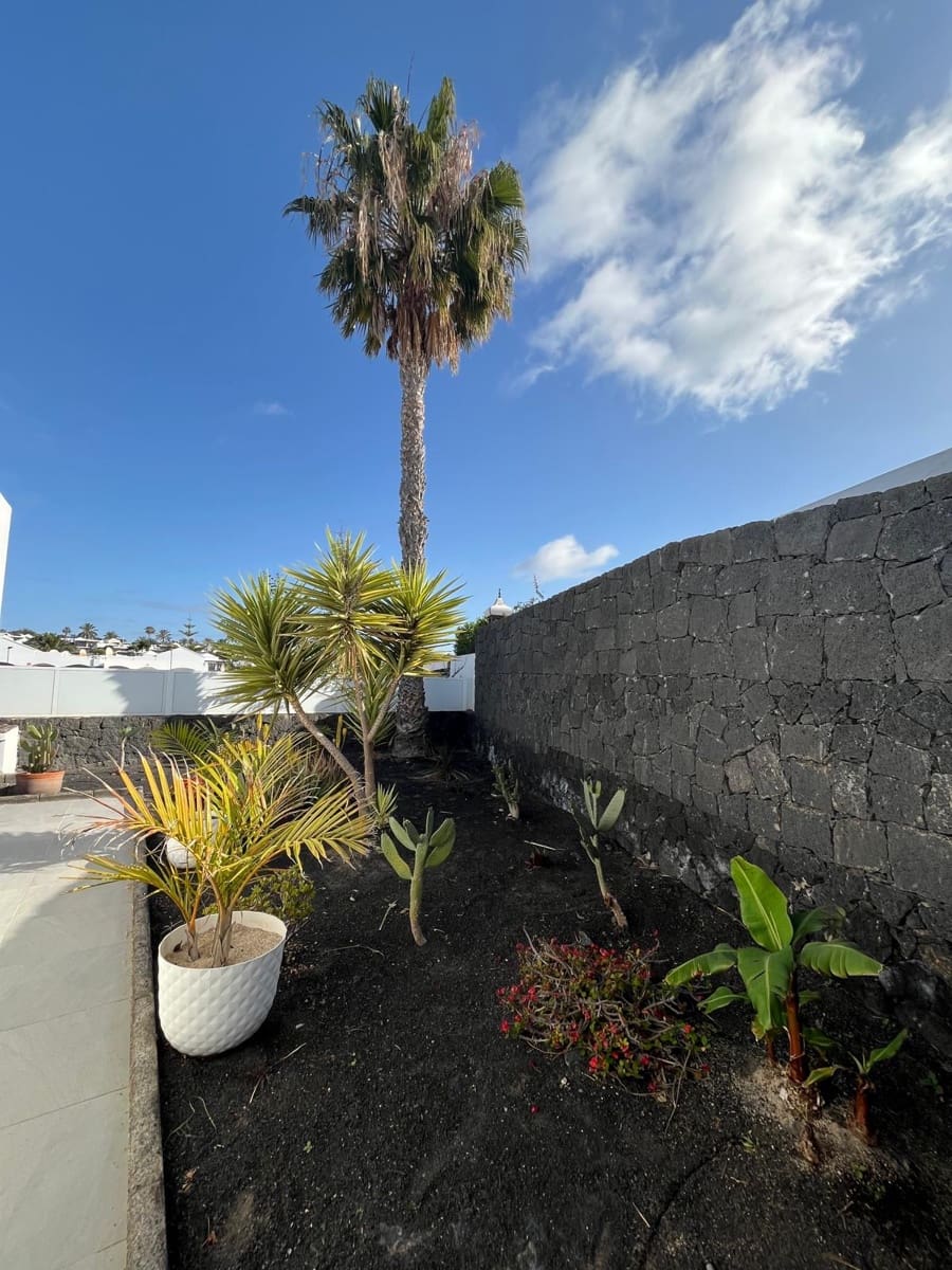 4 bedroom Villa for sale in Playa Blanca with pool - € 499,000 (Ref: 9720532)