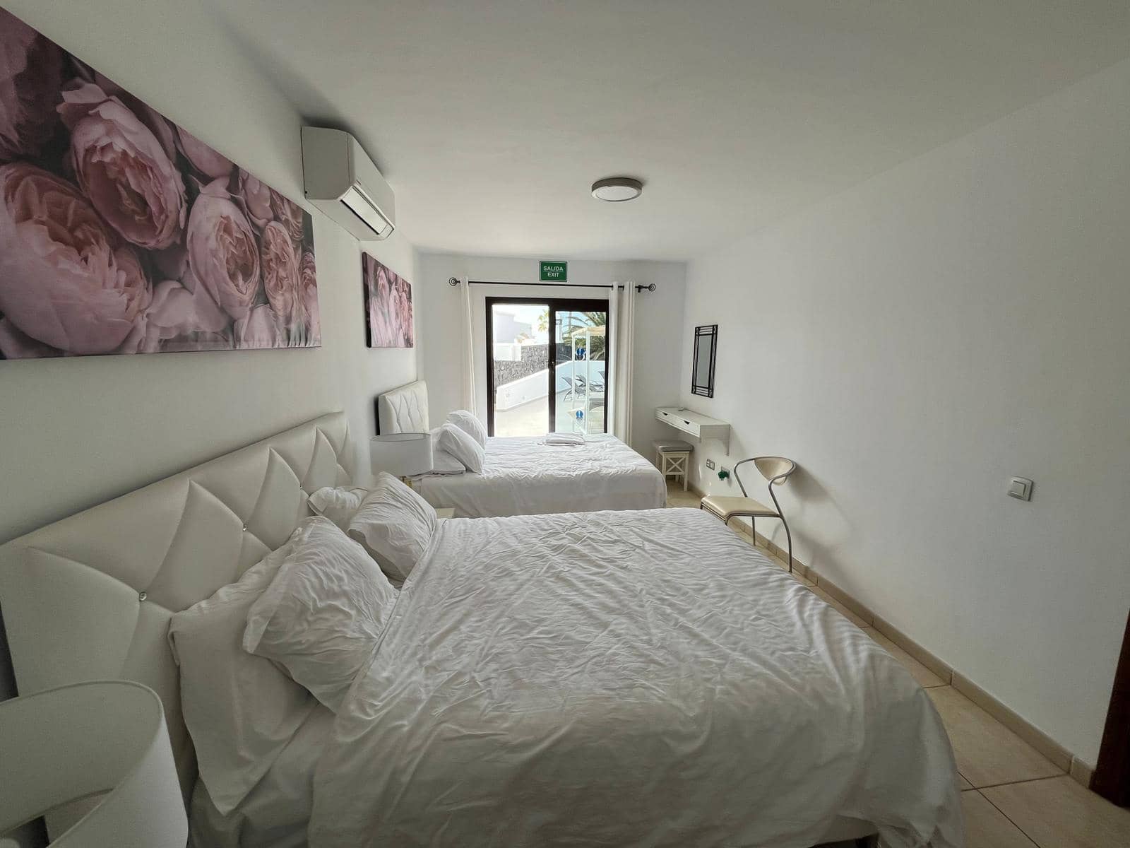 4 bedroom Villa for sale in Playa Blanca with pool - € 499,000 (Ref: 9720532)