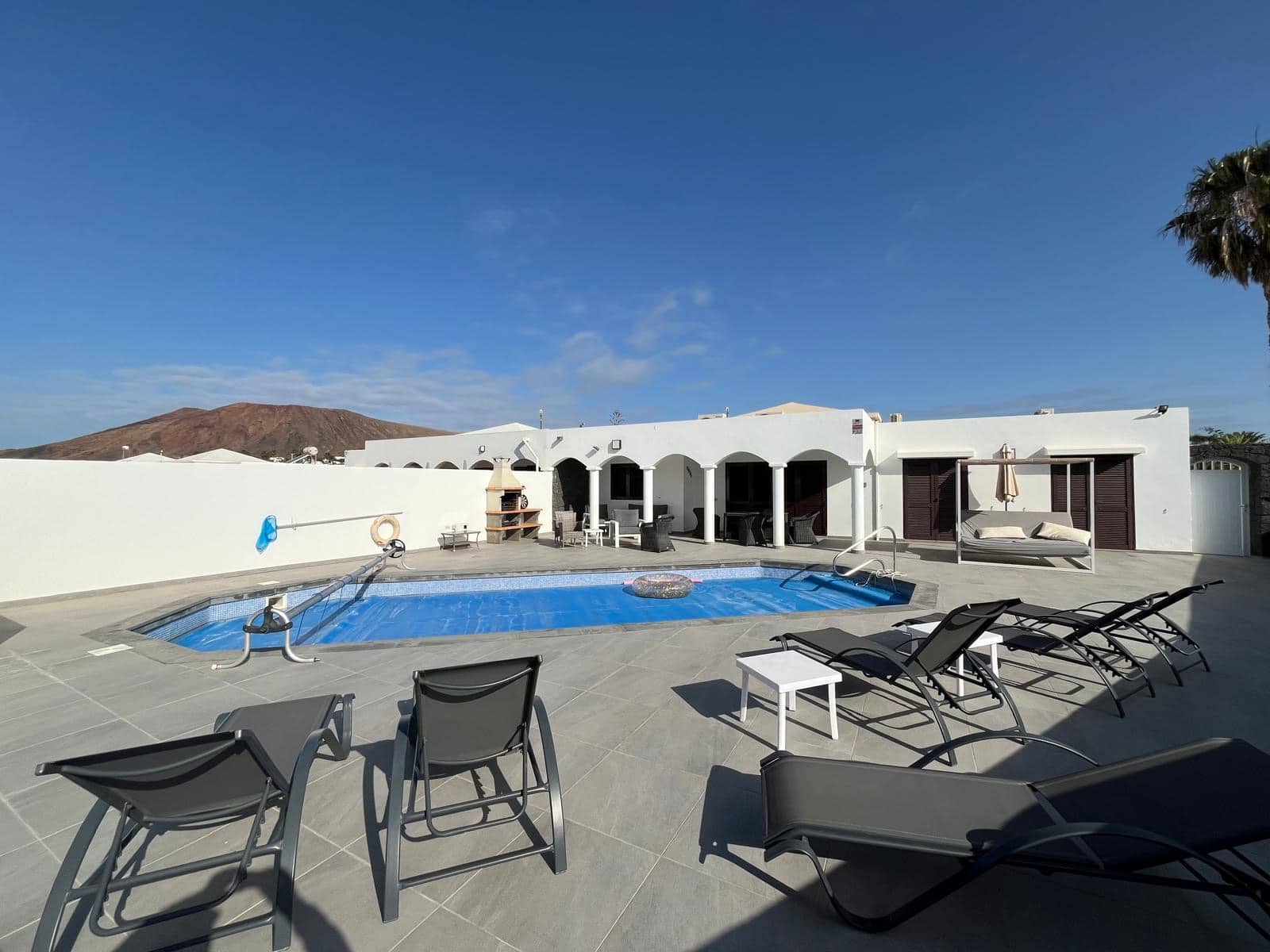 4 bedroom Villa for sale in Playa Blanca with pool - € 499,000 (Ref: 9720532)