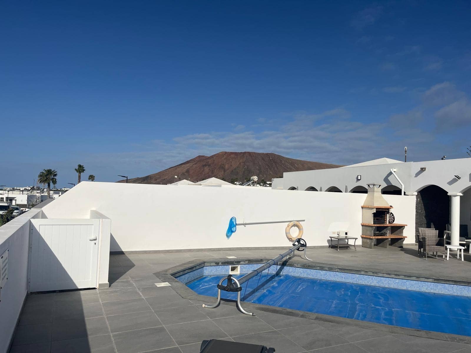 4 bedroom Villa for sale in Playa Blanca with pool - € 499,000 (Ref: 9720532)