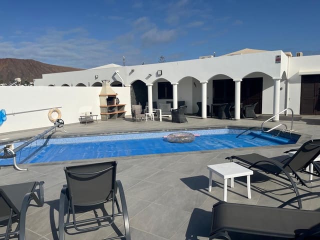 4 soverom Villa til salgs i Playa Blanca, Yaiza med svømmebasseng - € 599 000 (Ref: 9720532)
