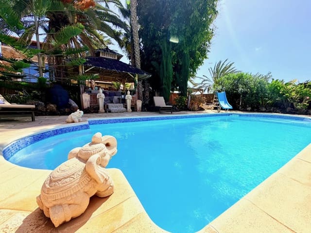 4 bedroom Villa for sale in Caleta de Fuste, Antigua with pool - € 849,000 (Ref: 9737871)